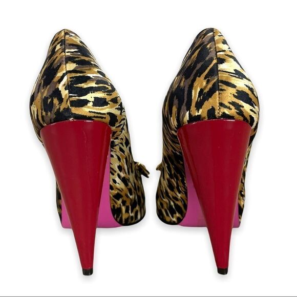 Betsey Johnson Leopard Print Lucky Horseshoe Rhinestone Detailed Pumps - Picture 8 of 9